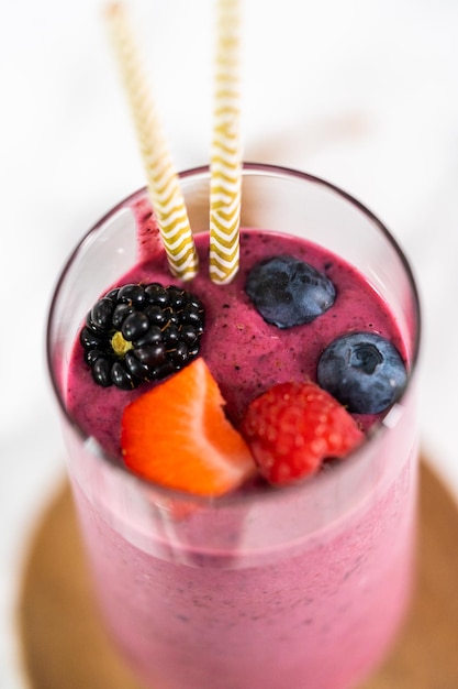 Foto smoothie misto di bacche