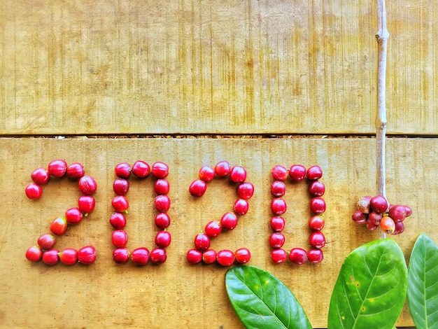 사진 혼합 커피 robusta와 arabica, 새해 달력 2020 개념