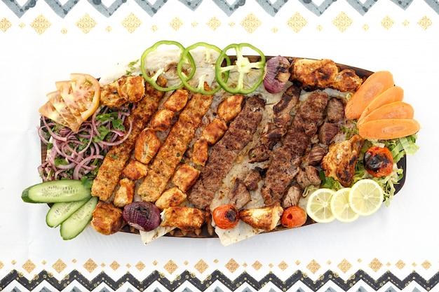 Foto griglie miste, kebab, tikka, cucina egiziana, cucina mediorientale, araba mezza, cucina araba, cucina araba