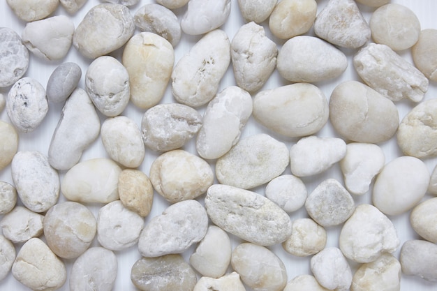 Photo mixed size of round pebbles stone from sea beach background texture