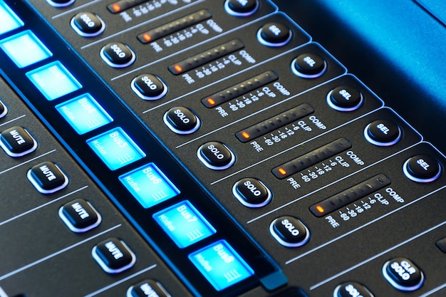 Foto console di missaggio. mixer audio.