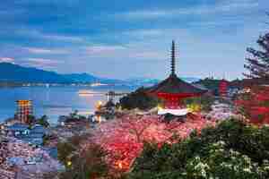 Photo miyajima island hiroshima japan in spring