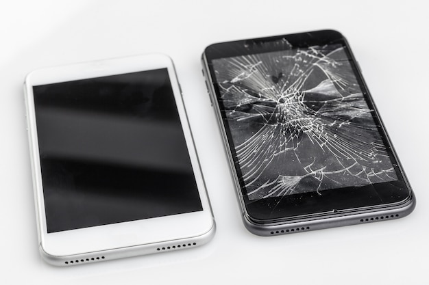 Mobiele telefoon met gebroken scherm