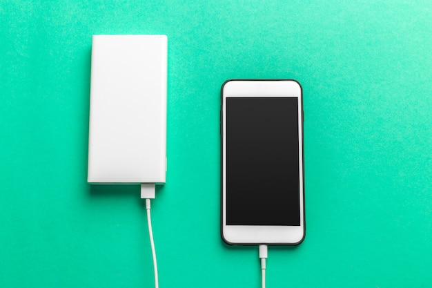 Mobiele telefoon verbinden met batterij power bank