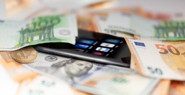 Foto mobile digital banking euro dollari americani denaro