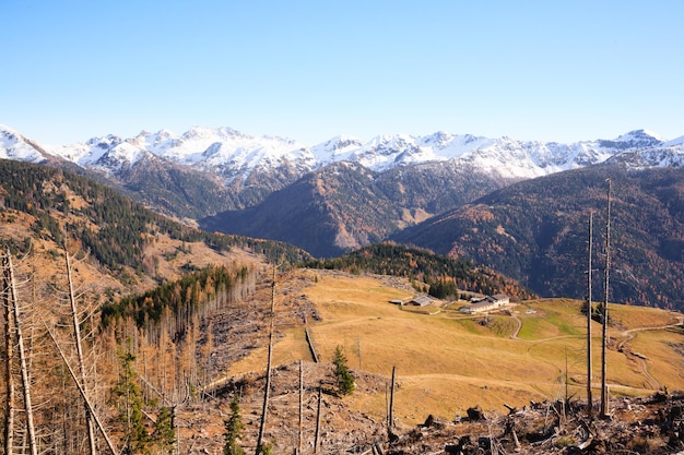 Mocheni vallei herfst landschap Baselga di Pine Italië