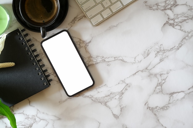 Photo mock up blank screen mobile phone on marble office desk