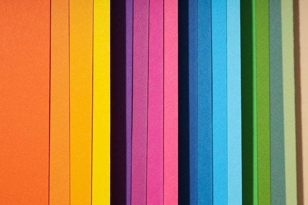 Фото Макет абстракции разноцветной цветной бумаги, вид сверху