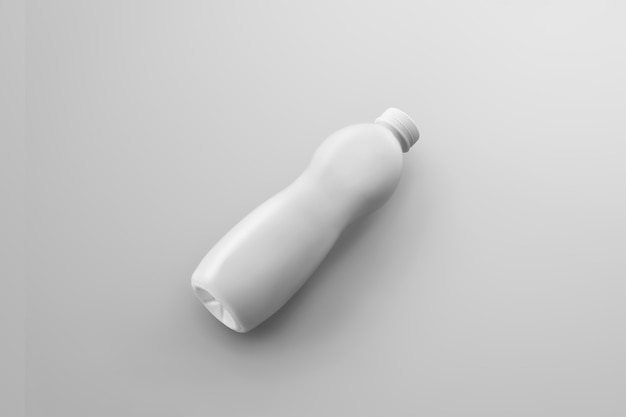 Mockup-serie voor drankverpakkingen. Lege gebogen plastic fles met reflecties en schaduwen ligt op een grijze studioachtergrond. Diagonale plaatsing. Sjabloon klaar voor gebruik in uw ontwerp.