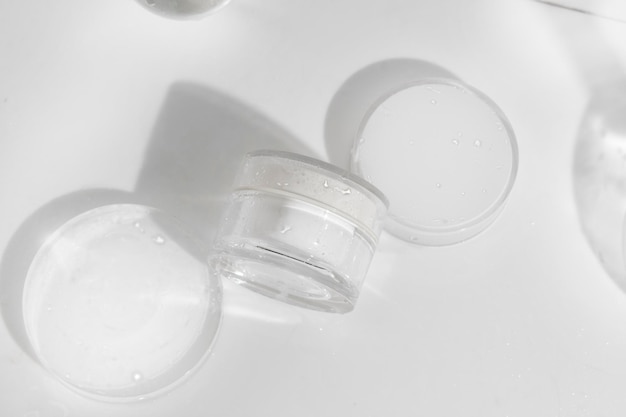 워터 스플래쉬 제품 브랜딩 세럼 스포이드 크림 로션 트리트먼트가 포함된 스킨 케어 화장품용 모형 튜브 병