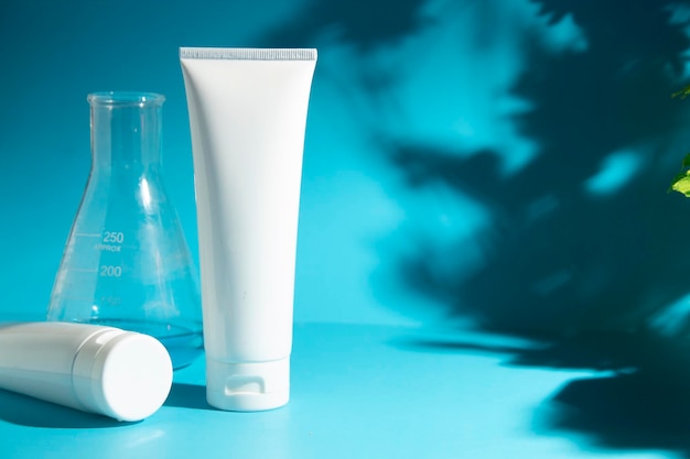 Mockup tube fles voor huidverzorging cosmetische zomer zonnebrandcrème product branding crème lotion behandeling