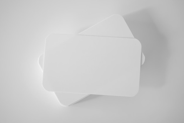 Макет белой визитной карточки на белом фоне
