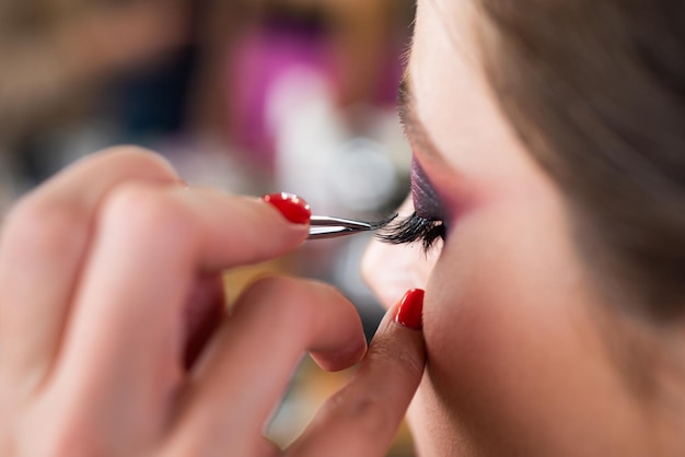 Mode cosmetica aantrekkelijk meisje met perfecte huid vrouwelijke schoonheid visage concept