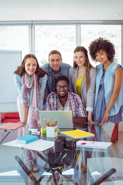 Mode studenten die werken als een team