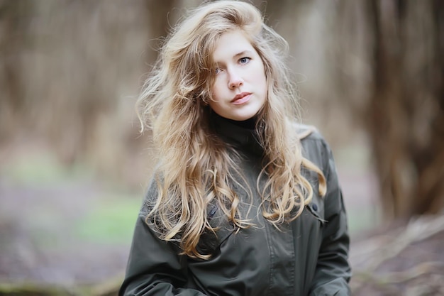 model late autumn in the park, european style adult girl in seasonal glamorous look