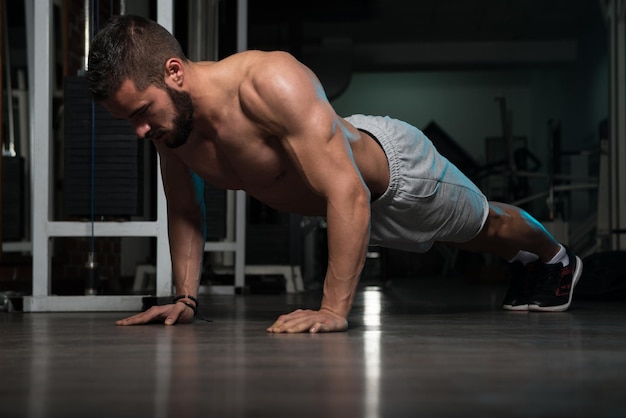 Model Oefening Push Ups