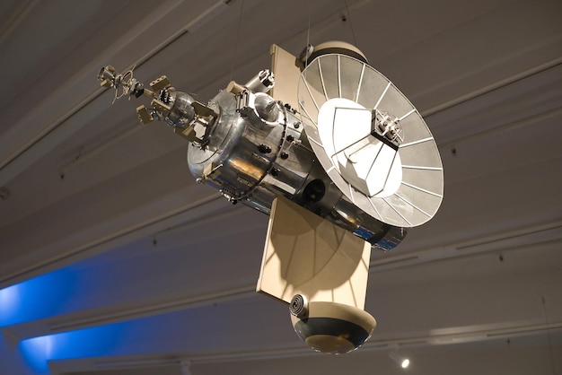 Model van de ruimtesatelliettentoonstelling in museum