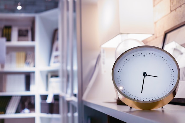 Photo modern alarm clock in home library