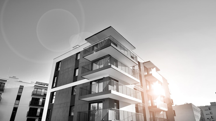 Photo modern apartment buildings on a sunny day facade of a modern residential building black and white