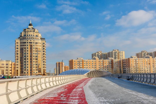 Photo modern architectural urbanistic atyrau fish bridge across ishim river pedestrian bridge with graceful fish scales interior nursultan astana kazakhstan