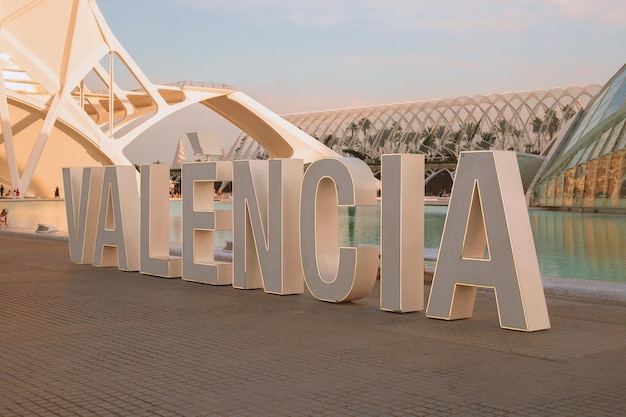 Foto architettura moderna nella città delle arti e delle scienze di valencia