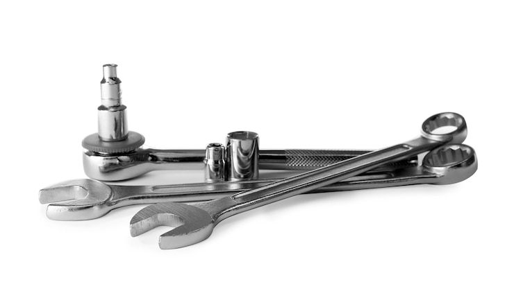 Photo modern auto mechanic's tools isolated on white