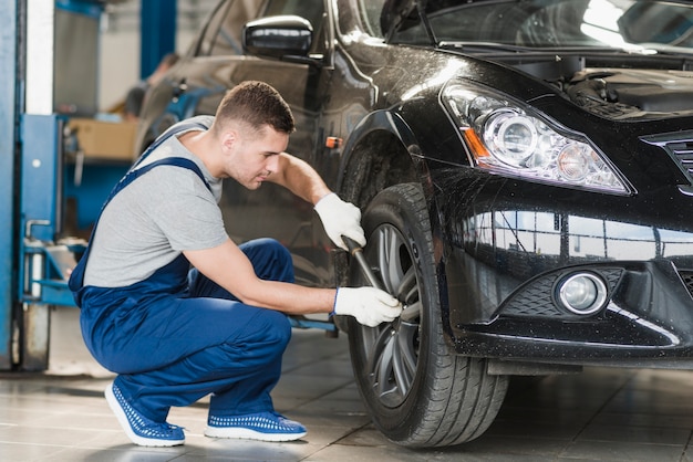 Composizione di meccanica dell'automobile moderna