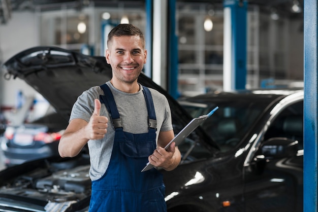 Foto composizione di meccanica dell'automobile moderna