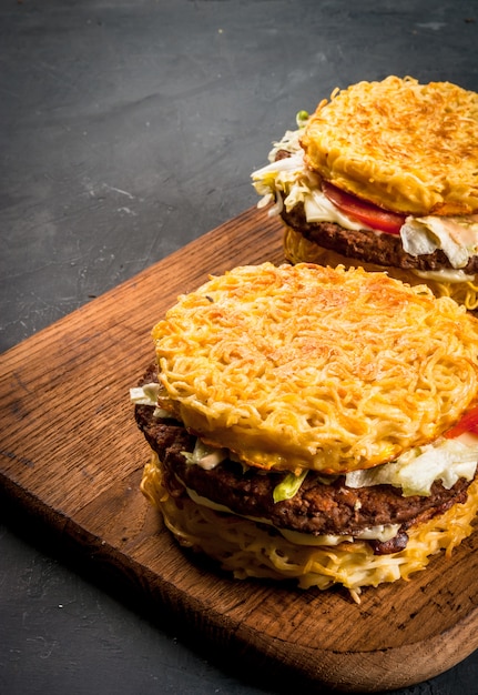 Modern Aziatisch gerecht Ramen burger