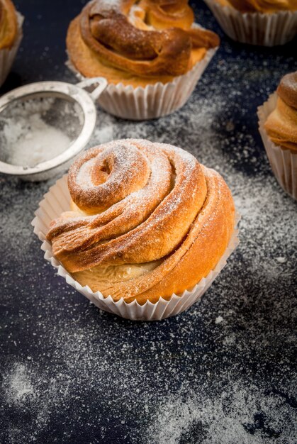 Photo modern baking - scones cruffins