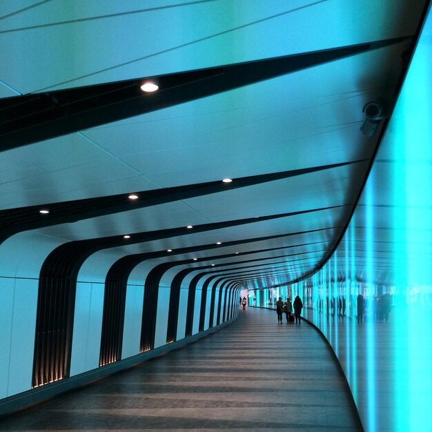 Photo modern black and blue tunnel