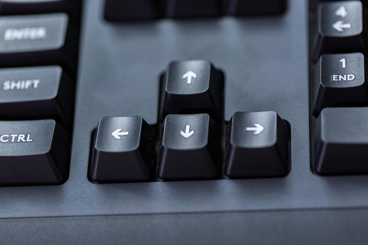Photo modern black computer keyboard with raised keys.