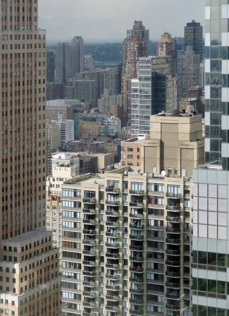 Foto edifici moderni in città contro il cielo