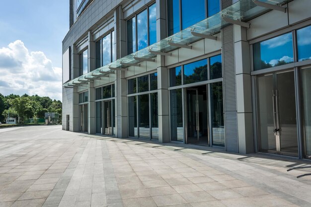 Foto moderno edificio commerciale nel quartiere degli affari della città