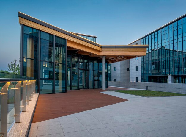 Photo modern business buildings in the evening