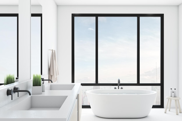 Современная комфортная ванная с панорамным окном, зеркалом с видом на город и раковиной