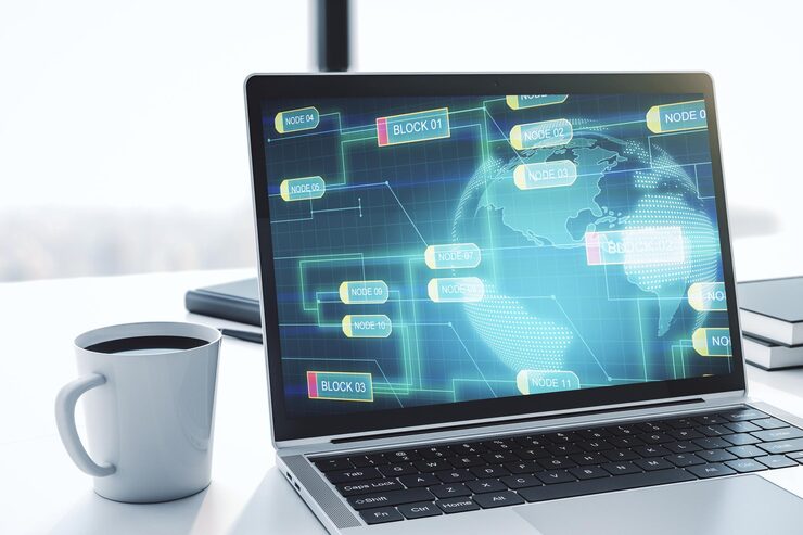 Фотография современный компьютерный дисплей с голограммой абстрактного языка программирования и картой мира, искусственным интеллектом и концепцией нейронных сетей 3d рендеринг