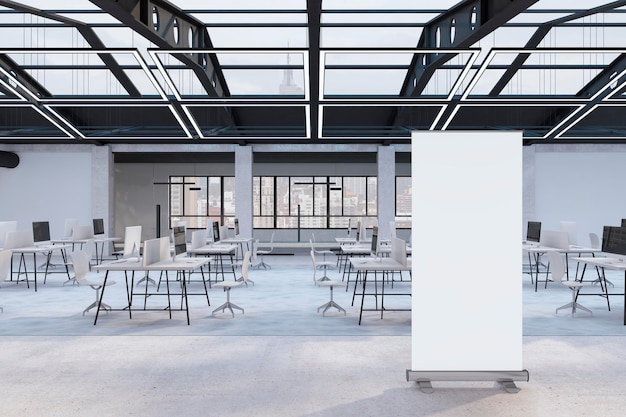 Modern coworking kantoorinterieur met lege witte mock-up rollup postermeubelraam met uitzicht op de stad en open plafond 3D-rendering