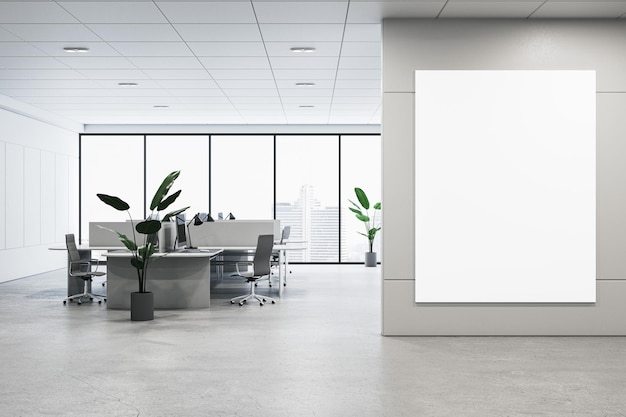 Современный коворкинг офисный интерьер с пустым белым макетным баннером на стене панорамные окна и вид на город дневной свет бетонный пол мебель и декоративные растения 3D рендеринг