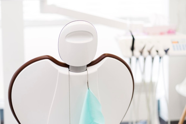 Moderna clinica odontoiatrica poltrone odontoiatriche vista posteriore una sedia comoda per il paziente