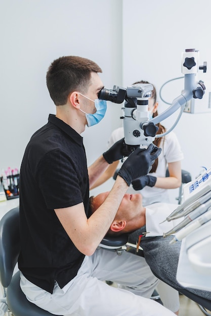 A modern dental clinic with a microscope for treating patients A dentist uses a microscope to examine a patient's teeth Medical equipment dental clinic