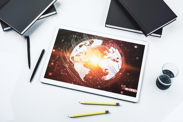 Modern digitaal tabletdisplay met abstract creatief wereldkaart-globaliseringsconcept. Bovenaanzicht 3D-rendering