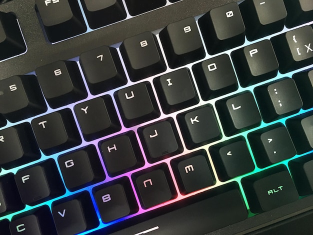 Photo modern gaming keyboard with bright backlit keys on the table