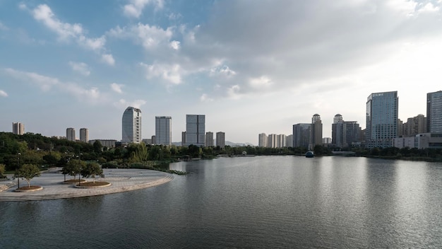 Modern gebouw Central Business District Shaoxing Diyang Lake