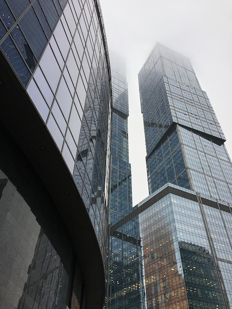 Modern gebouw vanuit een lage hoek