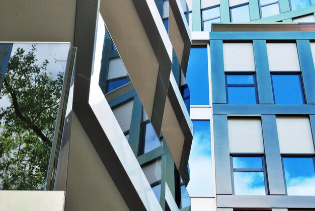 Foto modern gebouwmodern kantoorgebouw met glazen gevel