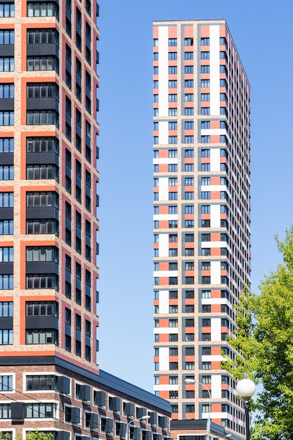 Photo modern high-rise buildings in moscow, russian federation