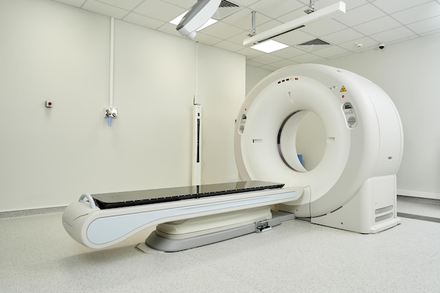 전문가 진단을 위해 첨단 MRI 기술을 가진 현대 병원