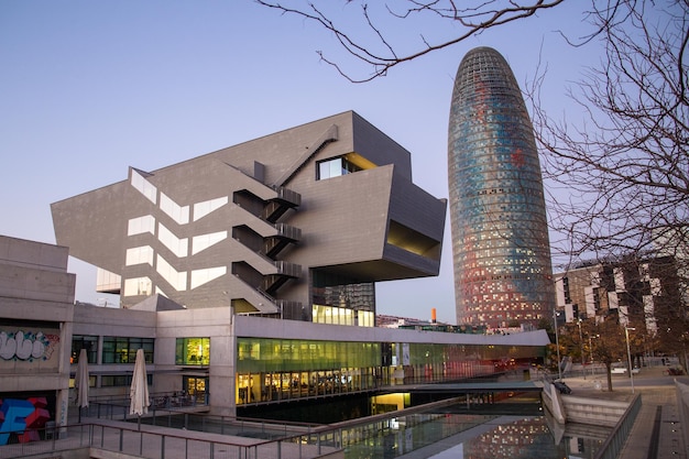 Modern kantoorgebouw in de stad Barcelona