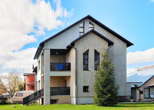 Modern landhuis met binnenplaats. druskininkai